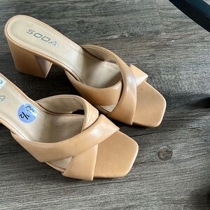 Brand New Neutral Colored Chunky Heels Size 8.5